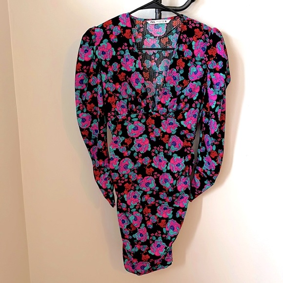 Zara Dresses & Skirts - 🌸Zara 80’s style Floral Ruffle Dress